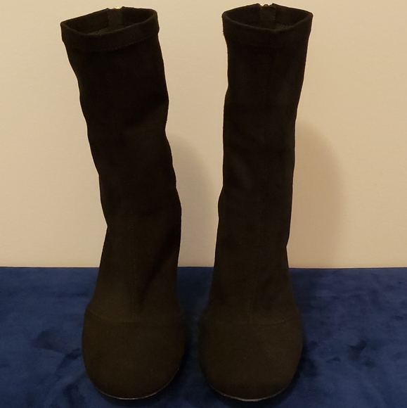 Chanel boots. They run small. I would say this is a better fit for size 6. - Picture 4 of 8